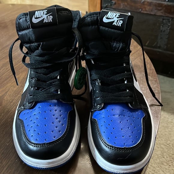 Jordan 1 Retro High OG 'Royal Toe', stock X verified tagged, barely used if ever - Picture 2 of 9
